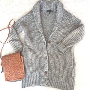 Banana Republic chunky knit cardigan with pockets
